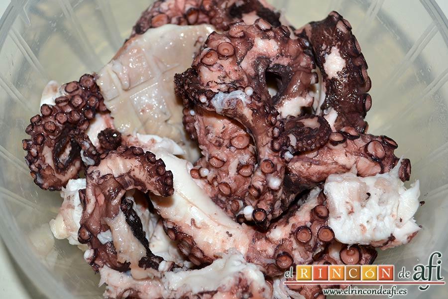 Croquetas de pulpo, trocear el pulpo