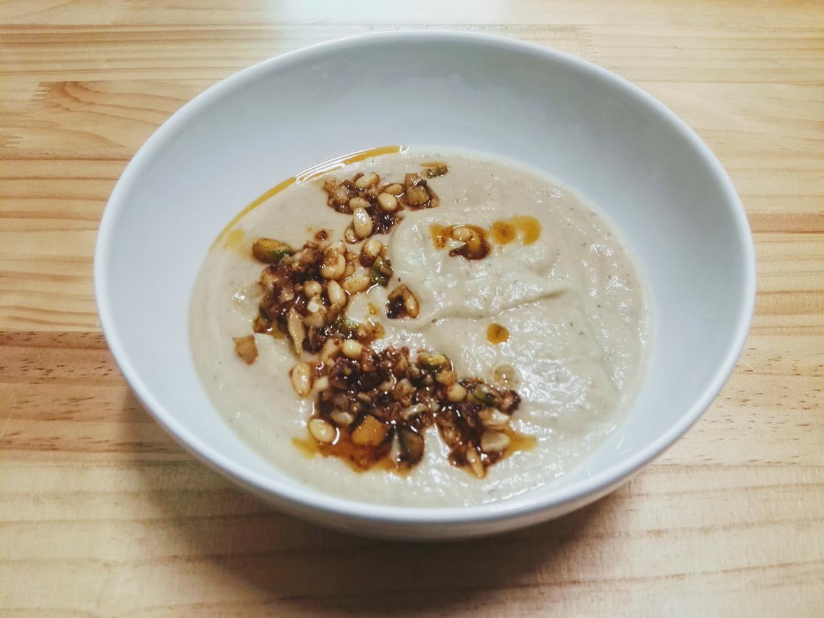 crema de coliflor con pistachos