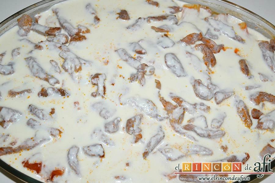 Tortiglioni del Cardenal, verter la crema de parmesano por encima