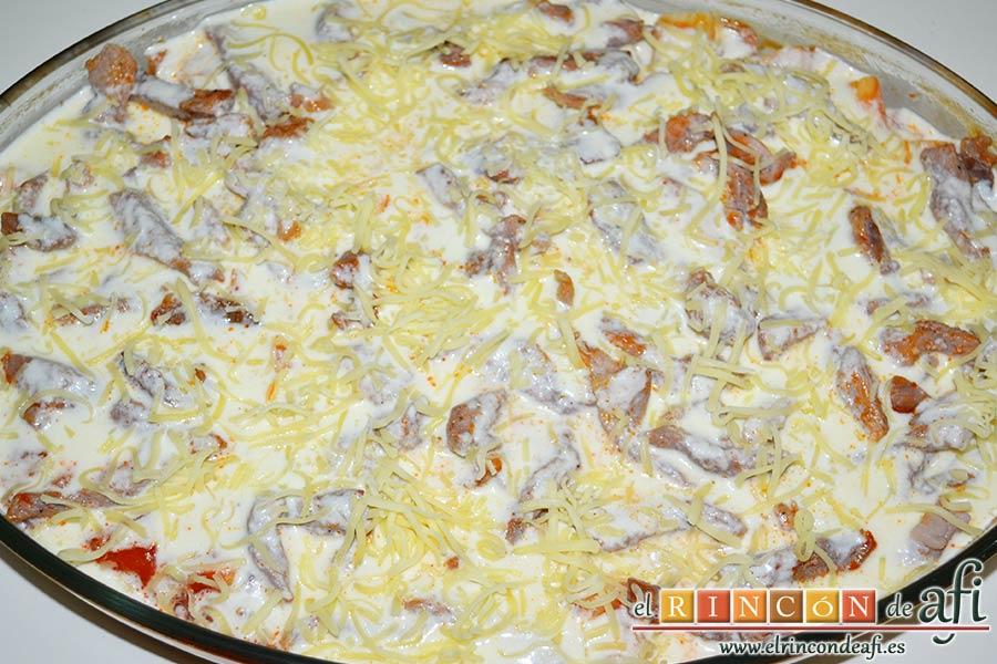 Tortiglioni del Cardenal, espolvorear con el queso rallado