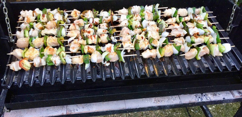 brochetas de pollo a la parrilla