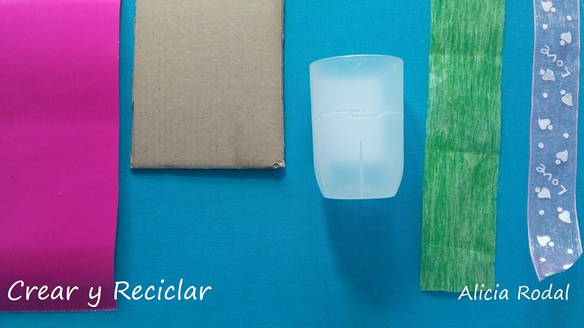 Miniaturas para el office: Silla, papelera y corcho DIY 