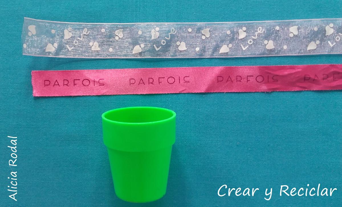 Miniaturas para el office: Silla, papelera y corcho DIY 