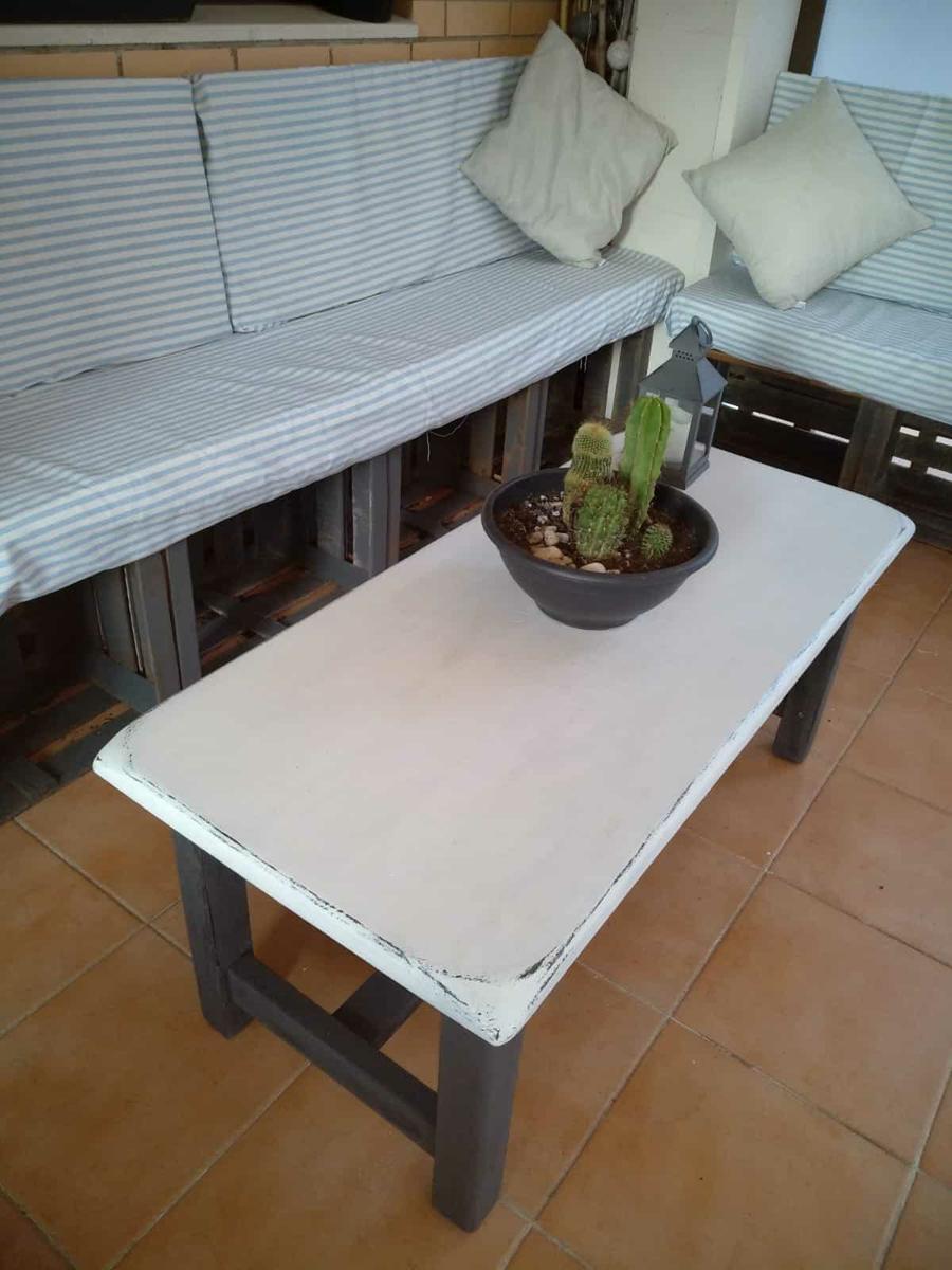 mesa-centro-con-chalk-paint-terraza-chill-out