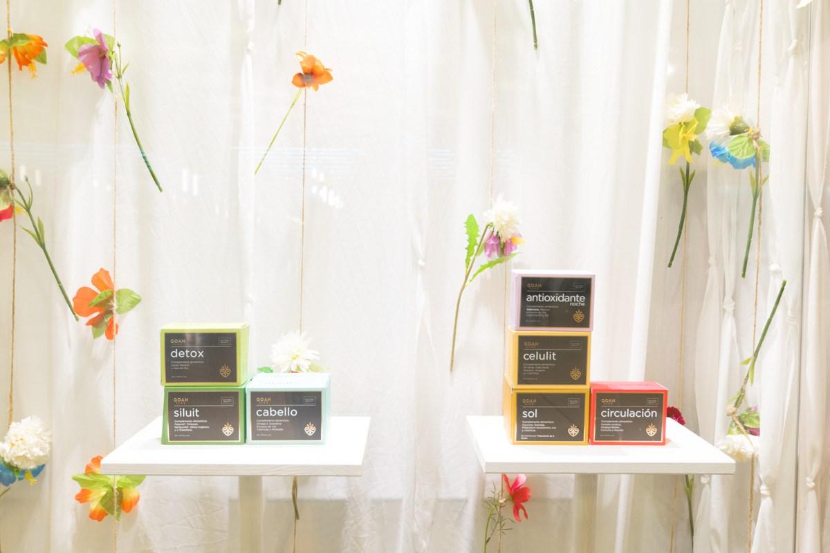 Cortina de flores para un escaparate de verano