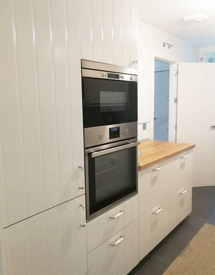cocina-ikea-blanco-madera-horno