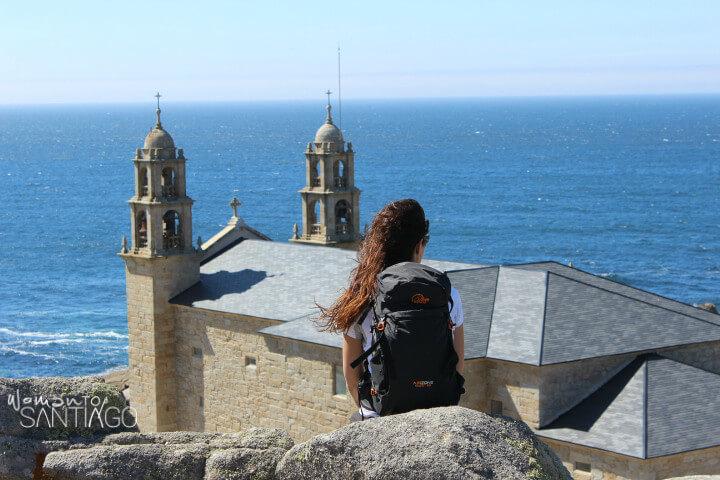 noelia mirando el mar