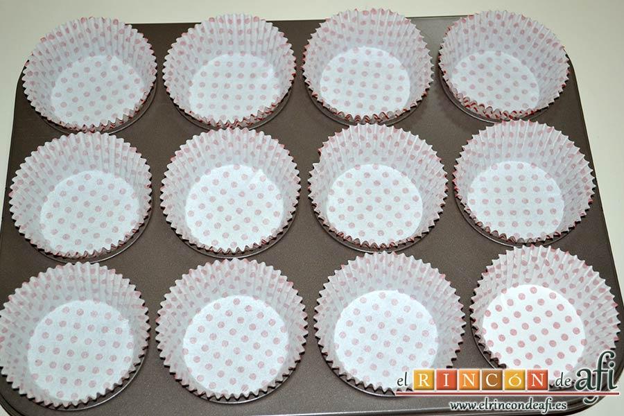 Magdalenas de aceite de oliva, preparar las cápsulas de las magdalenas