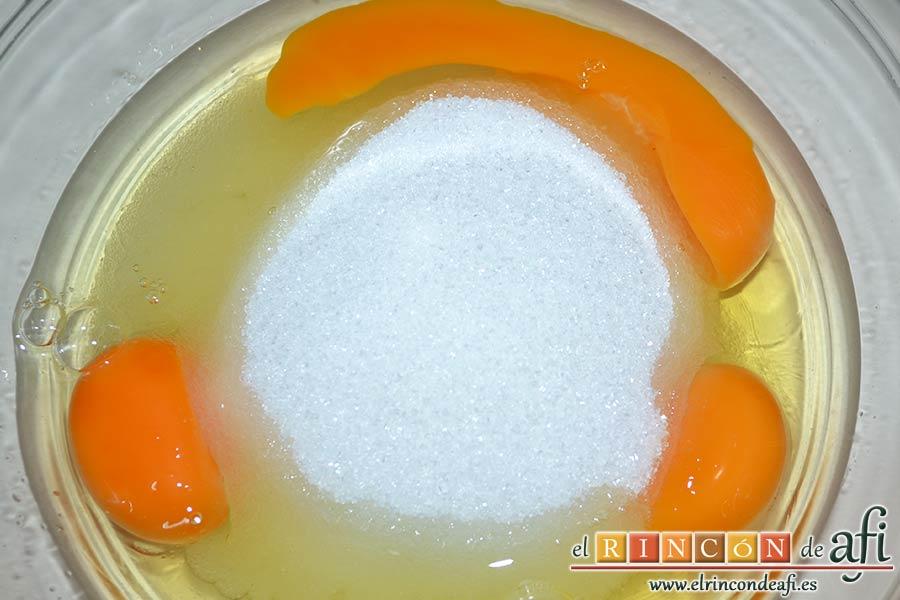 Magdalenas de aceite de oliva, añadir el azúcar