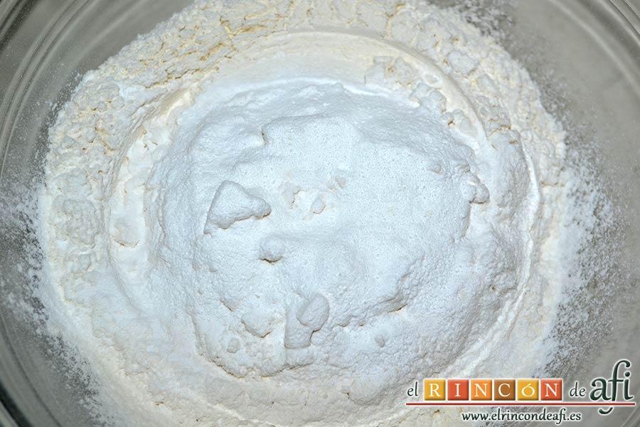 Magdalenas de aceite de oliva, tamizar la harina y la levadura