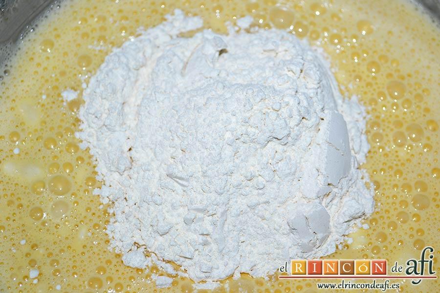 Magdalenas de aceite de oliva, mezclar e ir añadiéndolos a la masa