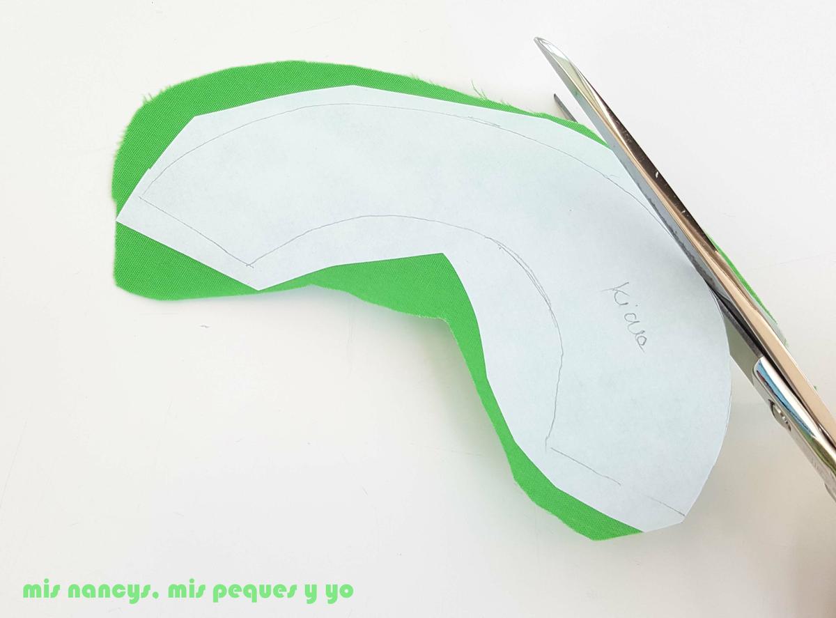 mis nancys, mis peques y yo, tutorial aplique en camiseta merci, recortar letras