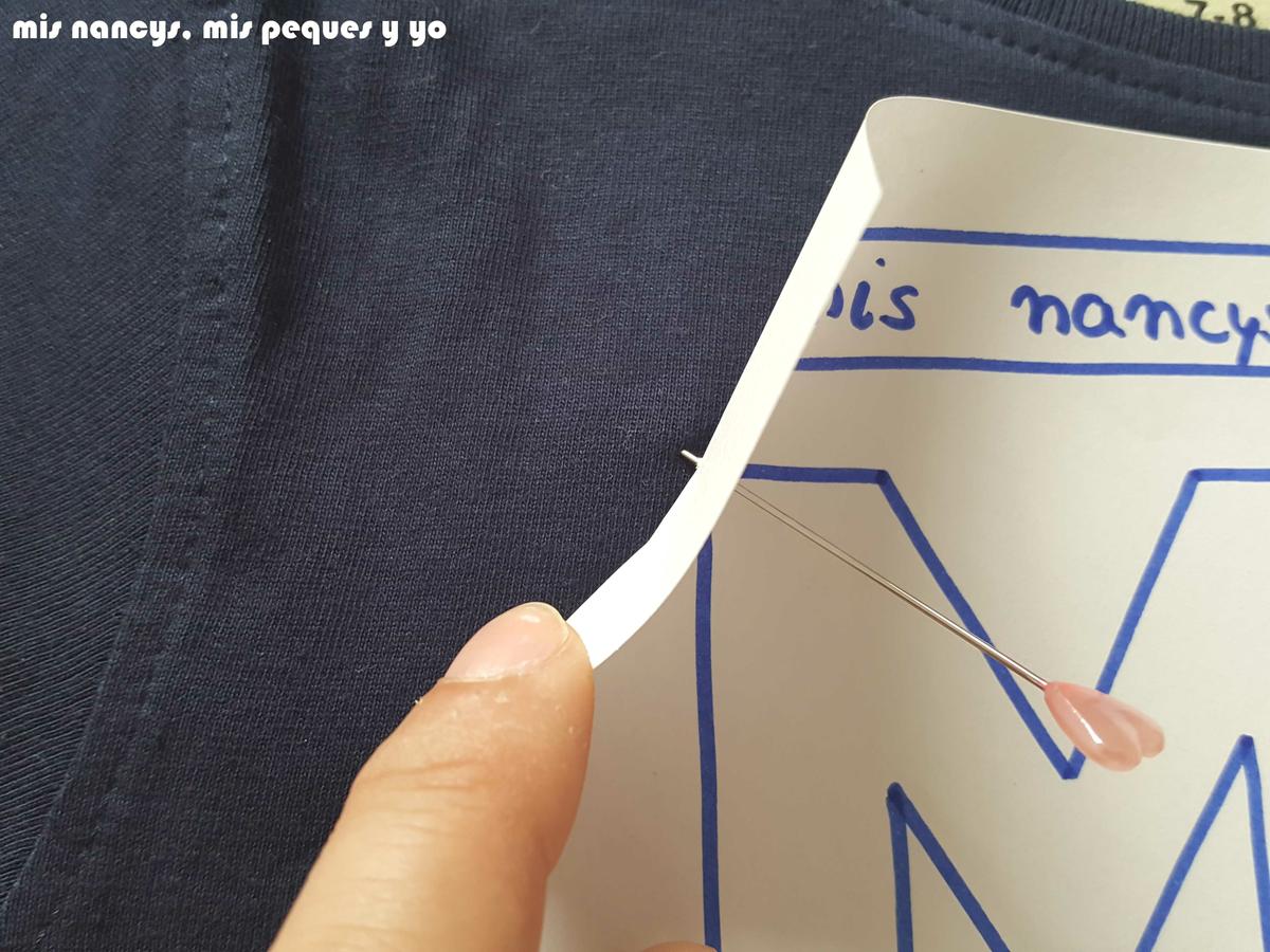 mis nancys, mis peques y yo, tutorial aplique en camiseta merci, colocar alfileres de referencia