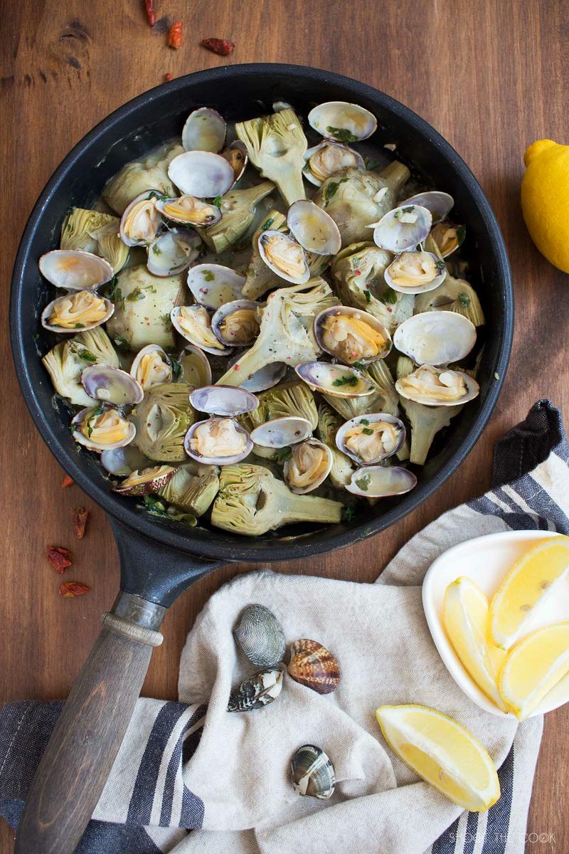 alcachofas con almejas