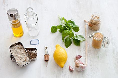 Lo que necesitas para el aliño de albahaca