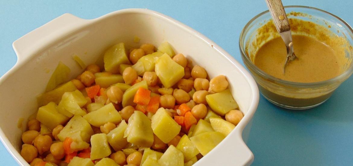 ensalada de garbanzos y patata con curry