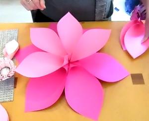 Cómo hacer flores de papel gigantes estilo hawaiano | Manualidades