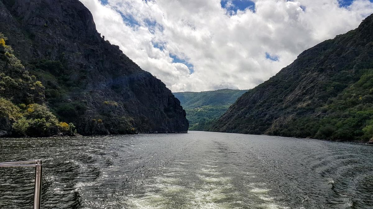 Travesía por el Sil desde el Embarcadero de Doade. Cañón do Sil. Ribeira Sacra.