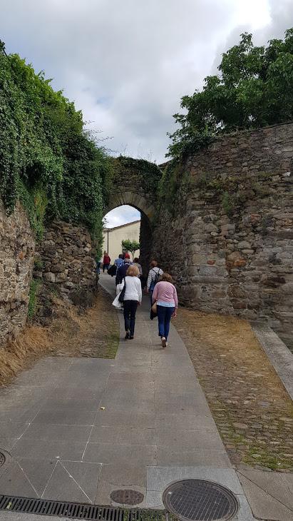 Puerta medieval de la Alcazaba o de la Zapatería (Monforte de Lemos)