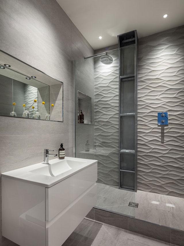 Idea para revestir el baño con azulejos mixtos