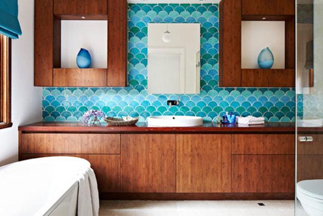 Idea para revestir el baño con azulejos mixtos