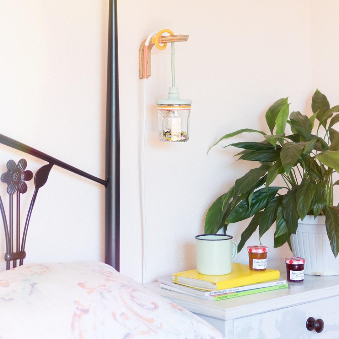 Lampara con bote DIY para mesita de noche, visto en "IamaMess Blog"
