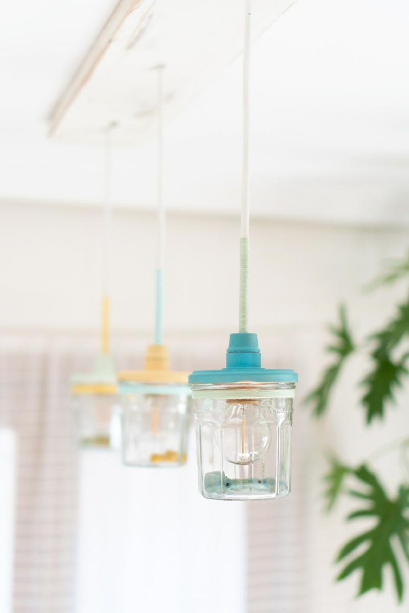 Lampara con botes DIY, visto en "IamaMess Blog"