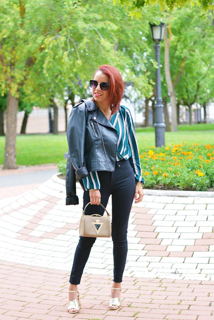 Look con body de rayas