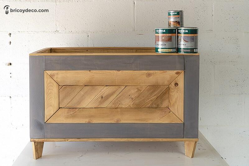 jardinera con palets decorada con lasur