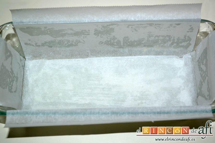 Plumcake de verduras, cubrir la base y los laterales con papel de horno