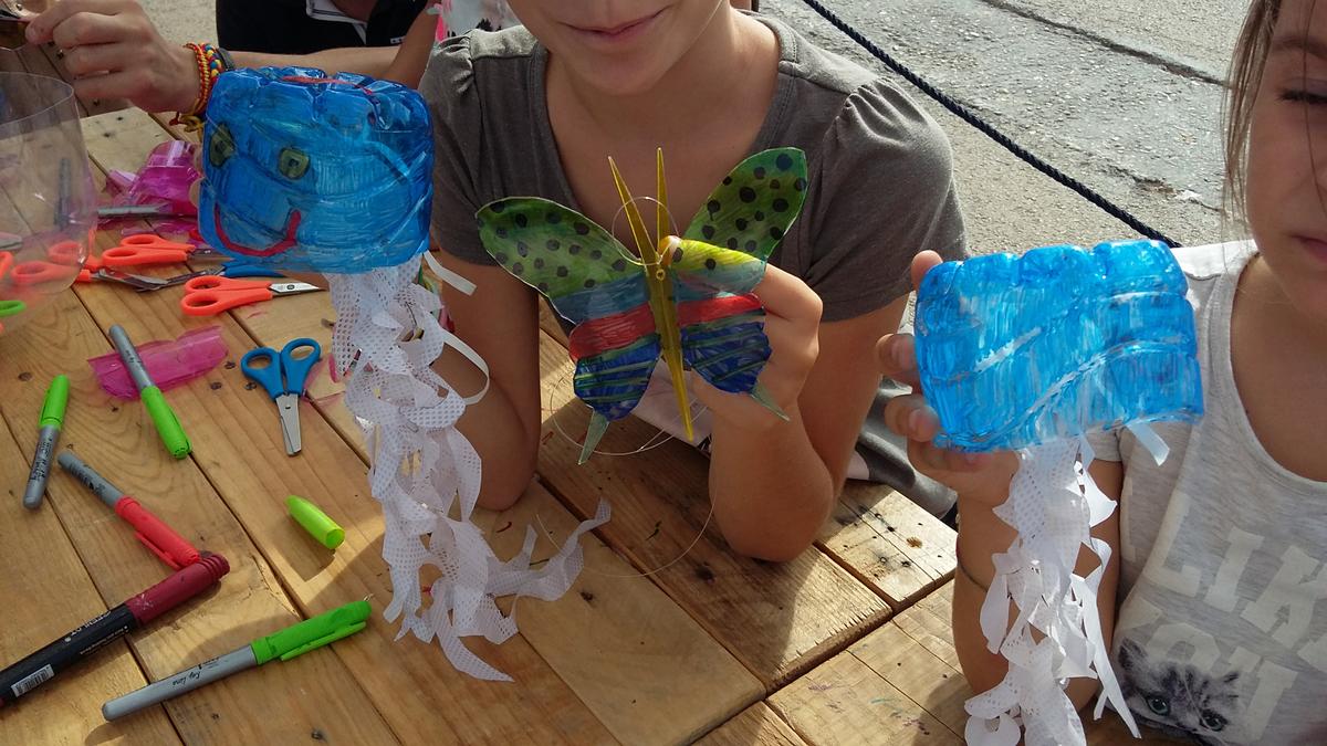Medusas con botellas y bolsas de plástico - Talleres para niños