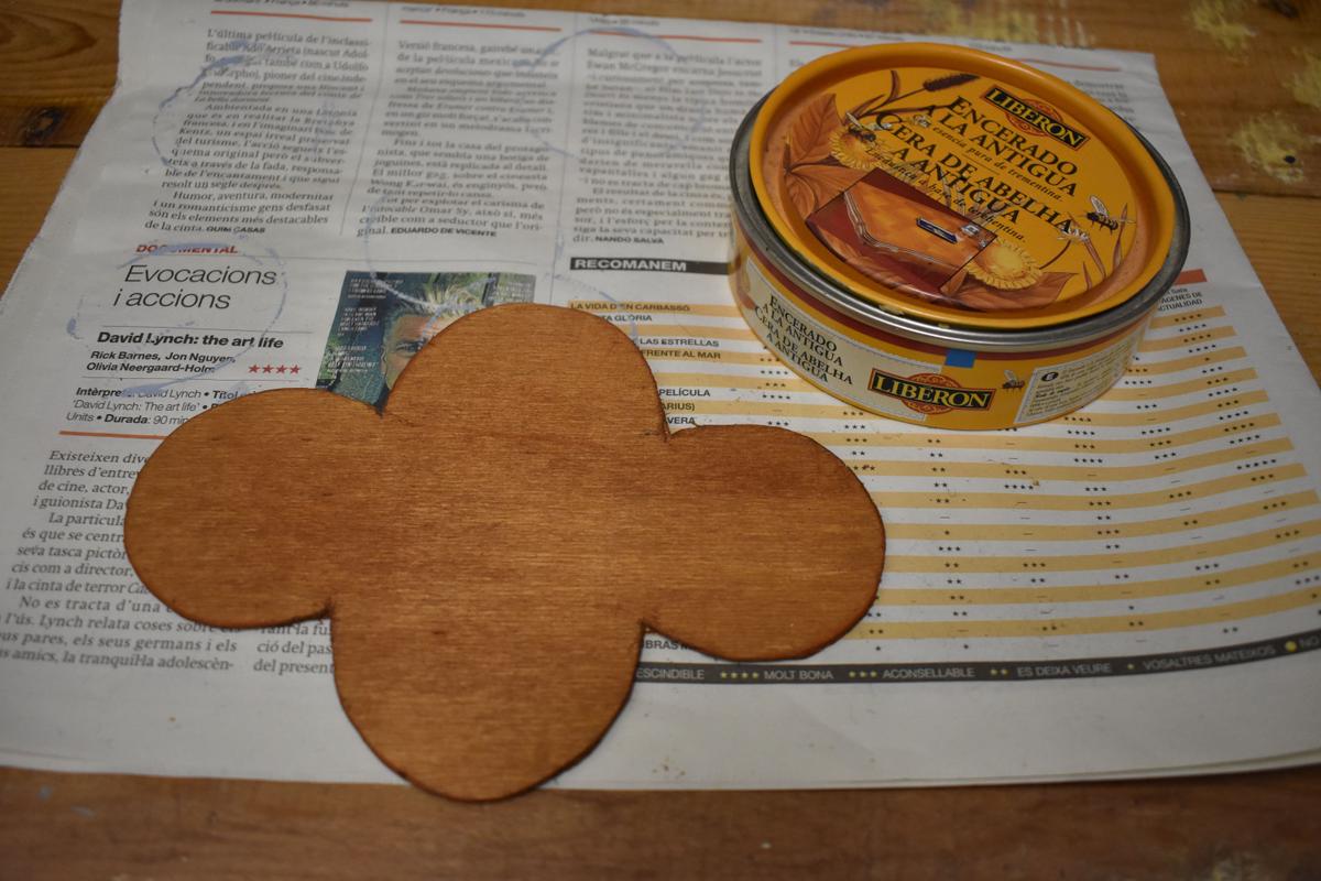 macetero con vasos de yogur