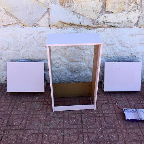 pintando un zapatero de rosa