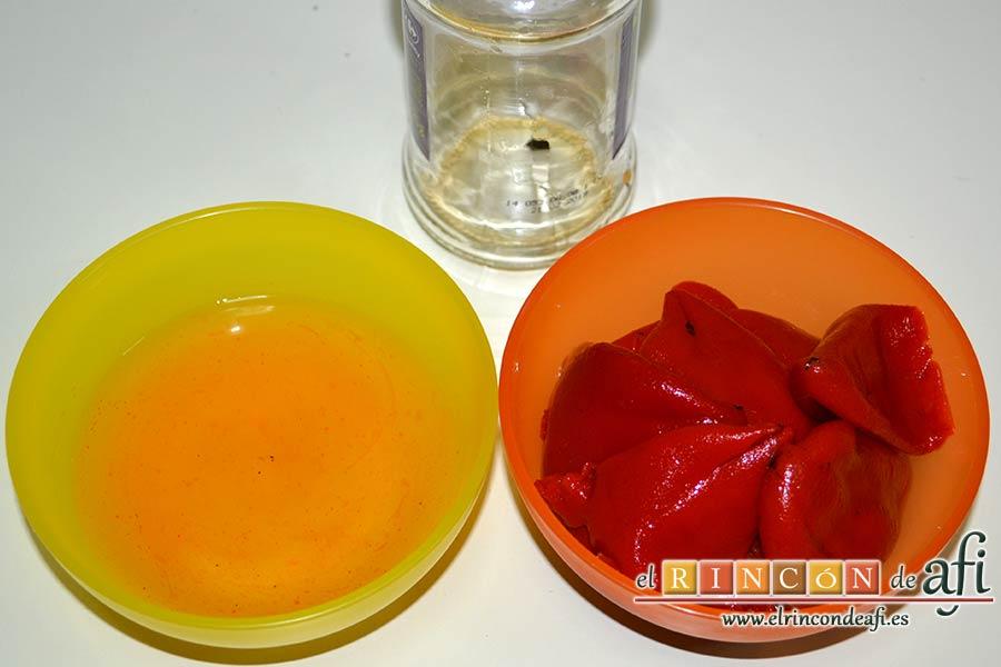 Pimientos del piquillo confitados, escurrir bien los pimientos pero reservando el líquido