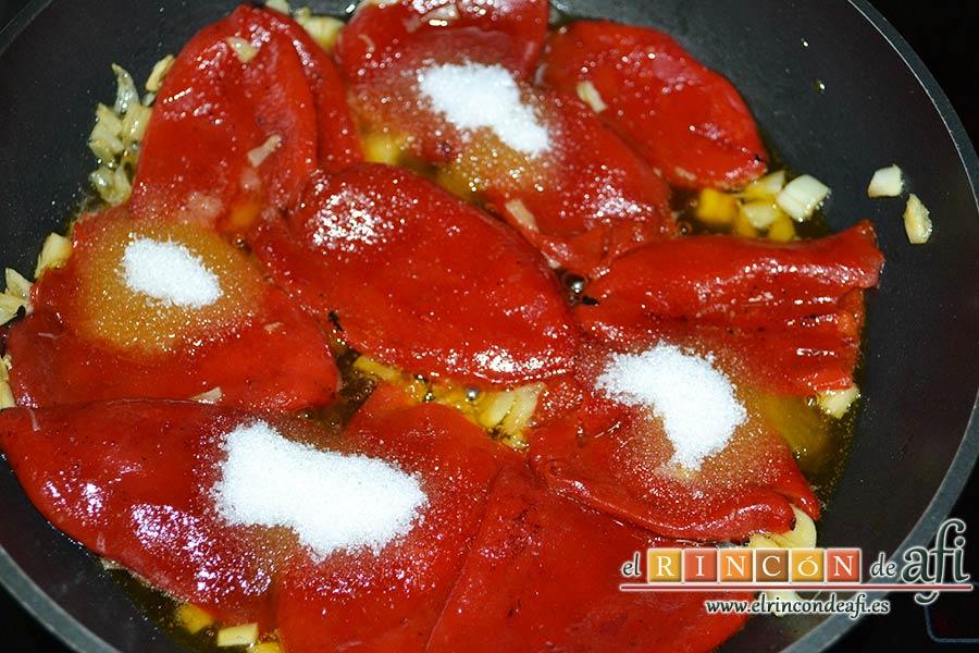 Pimientos del piquillo confitados, una vez pasado el tiempo salamos y añadimos el azúcar