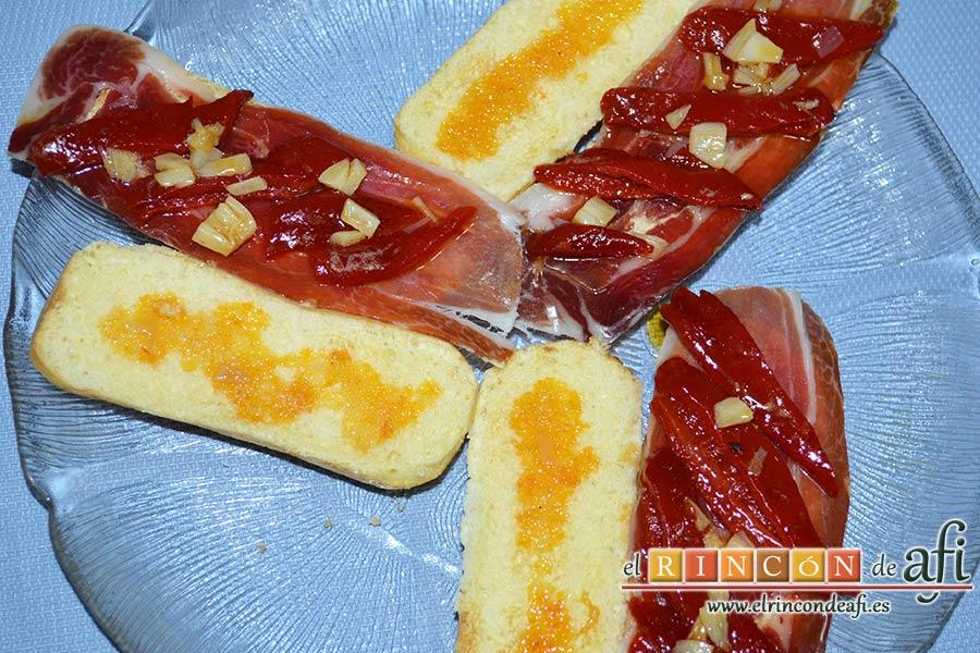 Pimientos del piquillo confitados, usarlos para acompañar montaditos, por ejemplo