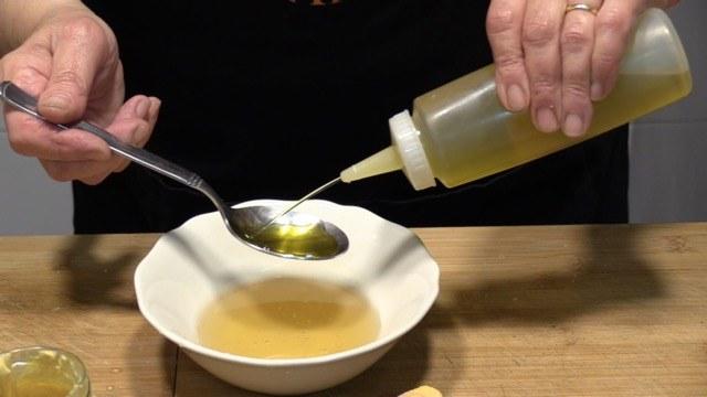 Preparamos la salsa de miel y mostaza