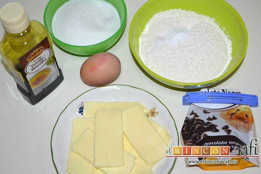 Galletas azucaradas con pepitas de chocolate, preparar los ingredientes