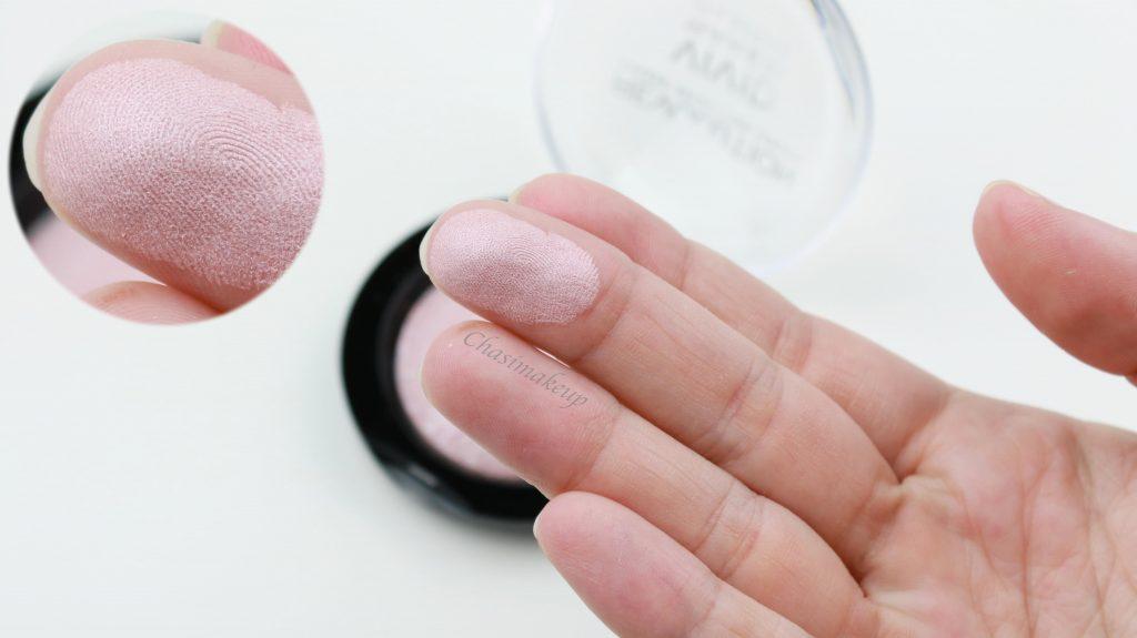 Colorete vivid Baked Hard Day Makeuprevolution 2