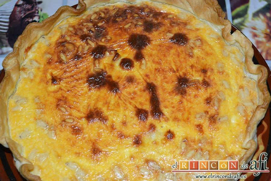 Quiche de lacón y queso, sacar del horno y dejar enfriar