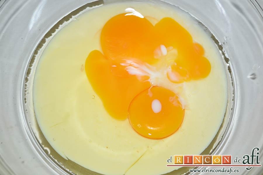 Quiche de lacón y queso, añadir la leche