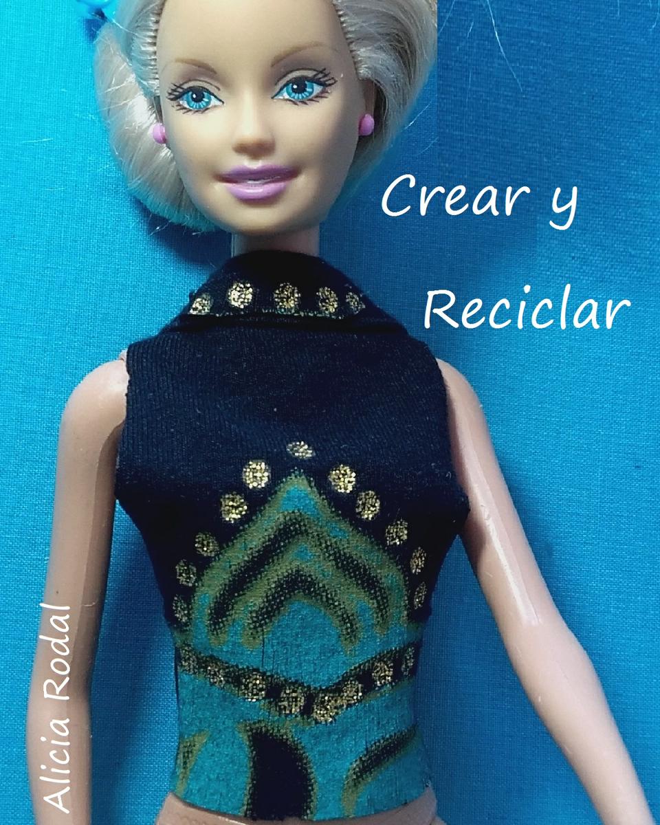 Conjunto hippie para muñecas con retales, top, falda flecos y botines. DIY