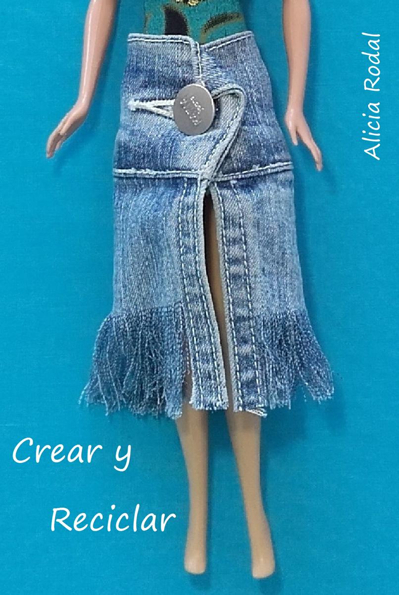 Conjunto hippie para muñecas con retales, top, falda flecos y botines. DIY