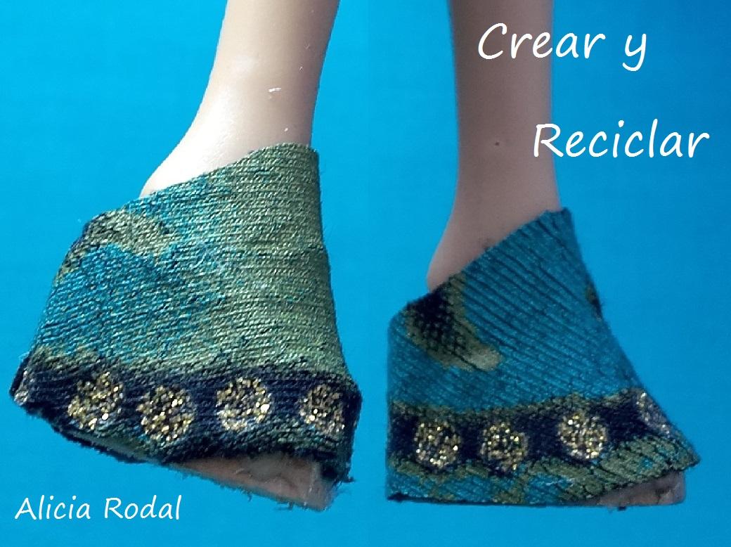 Conjunto hippie para muñecas con retales, top, falda flecos y botines. DIY