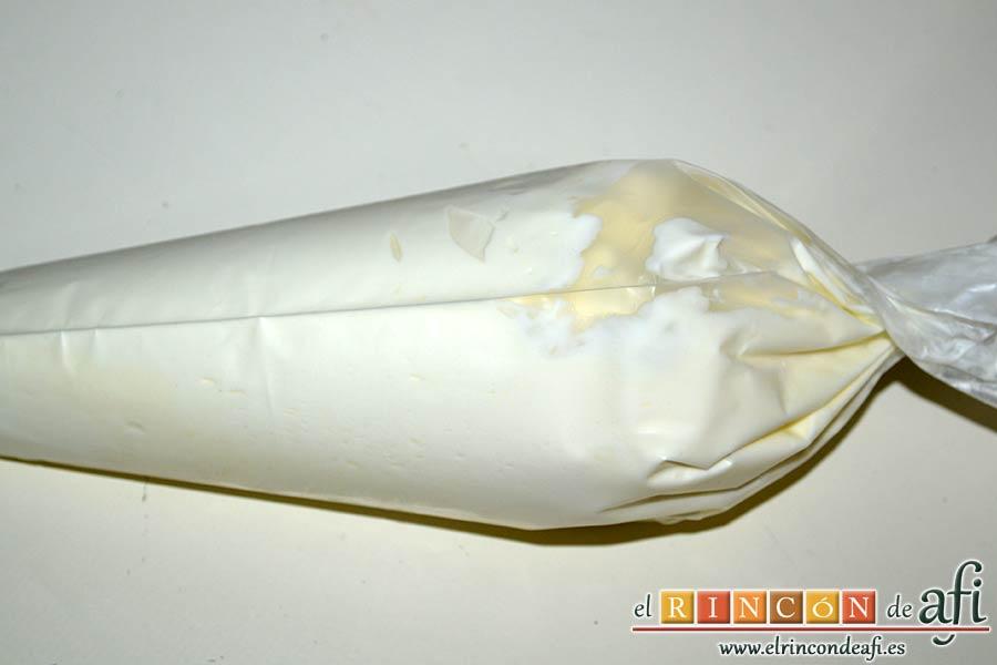 Goxúa, poner la nata (crema de leche) en una manga pastelera