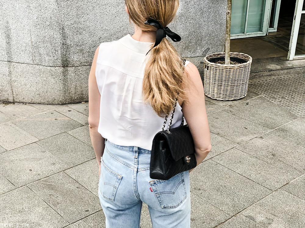 Trini | Equipment signature sleeveless shirt Levis vintage 501 jeans