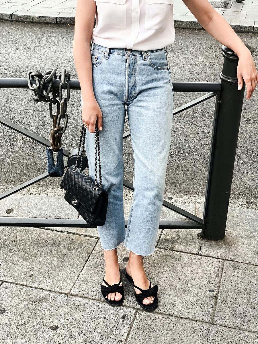 Trini | Equipment signature sleeveless shirt Levis vintage 501 jeans