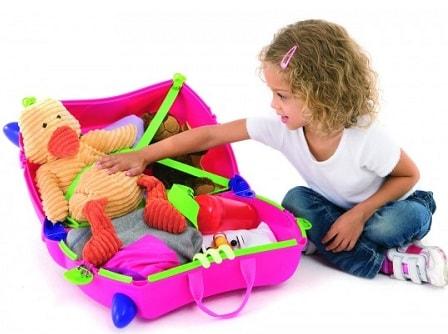 que llevar en maleta de viaje niño