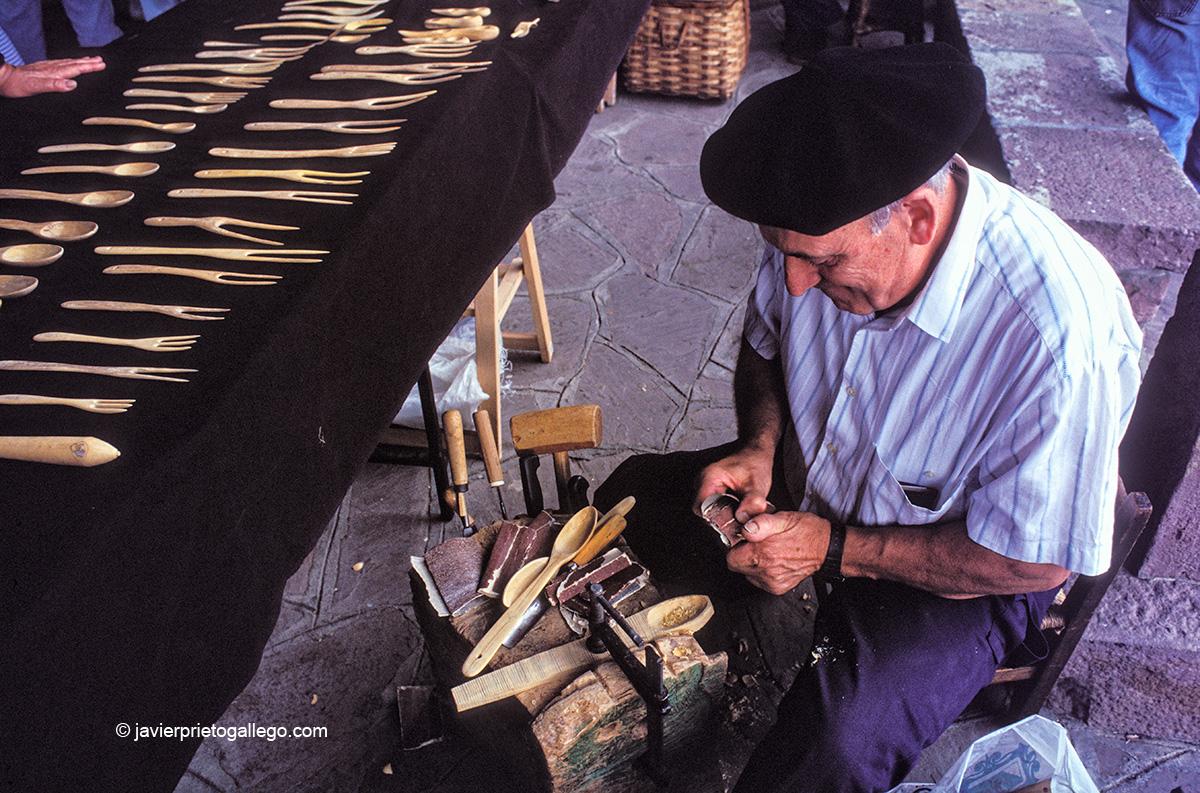 Artesano de la madera. Valle de Baztán. Navarra. España © Javier Prieto Gallego;