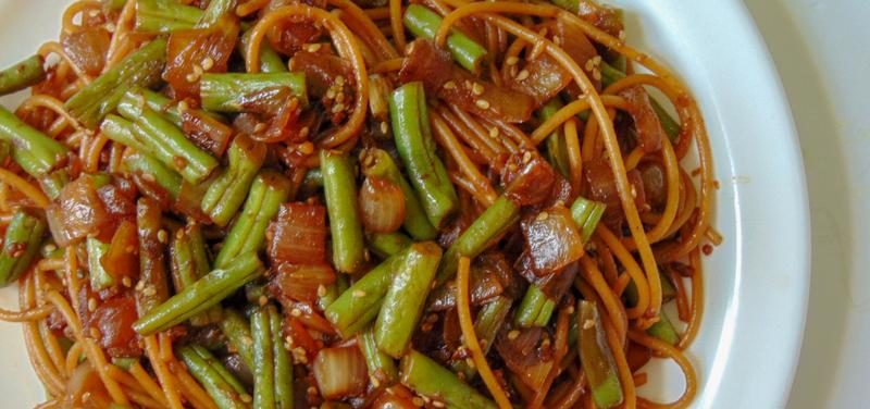 espaguetis con judias verdes al estilo asiatico